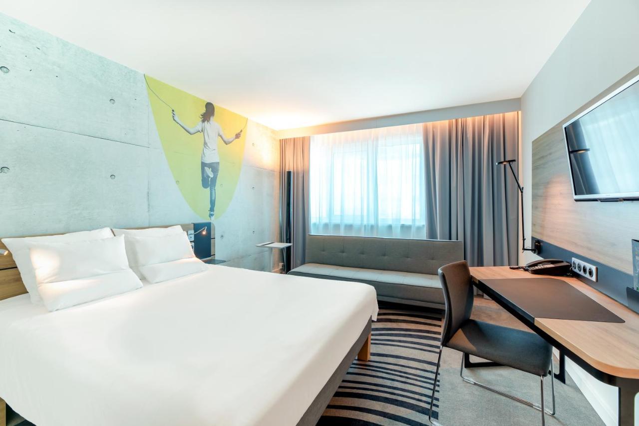 Novotel Wroclaw City Exterior photo